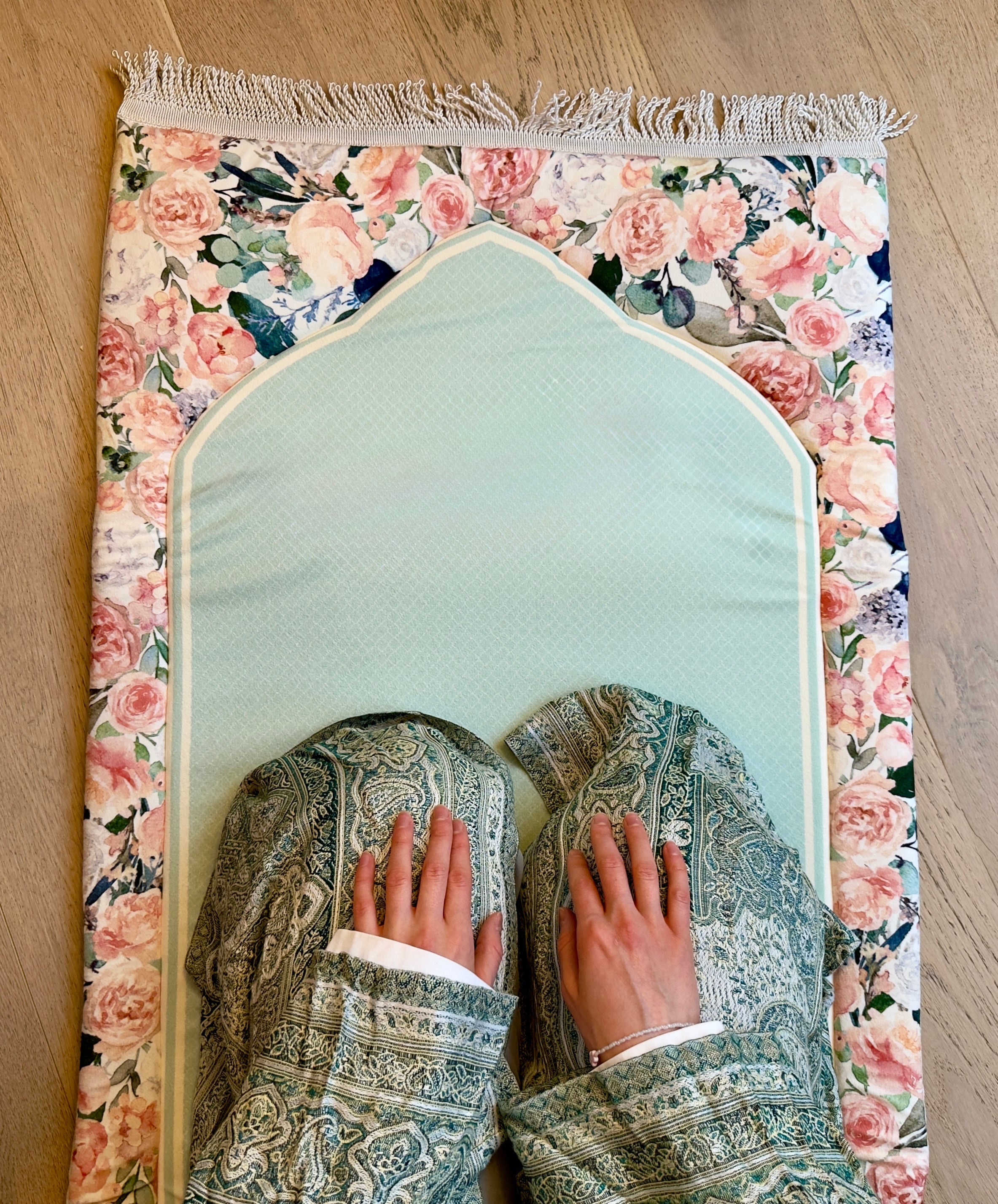 Best Prayer Mat for Knee Pain: Comfort and Support During Salah